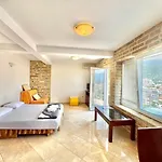 Contessa Apartments
