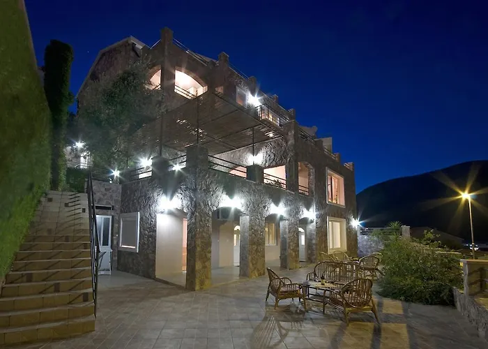 Contessa Apartments