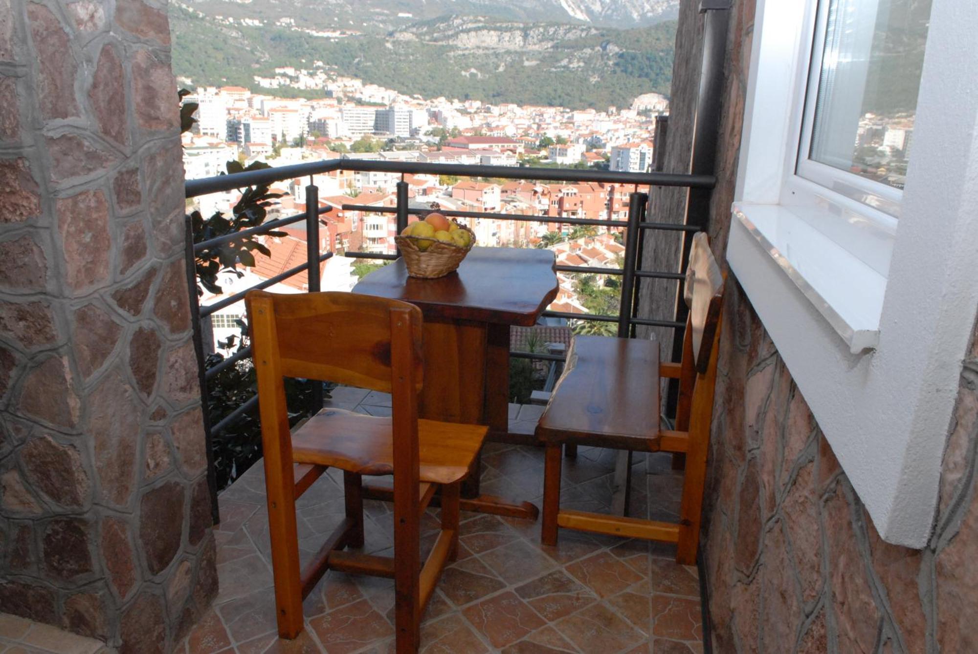 Contessa Daire Budva